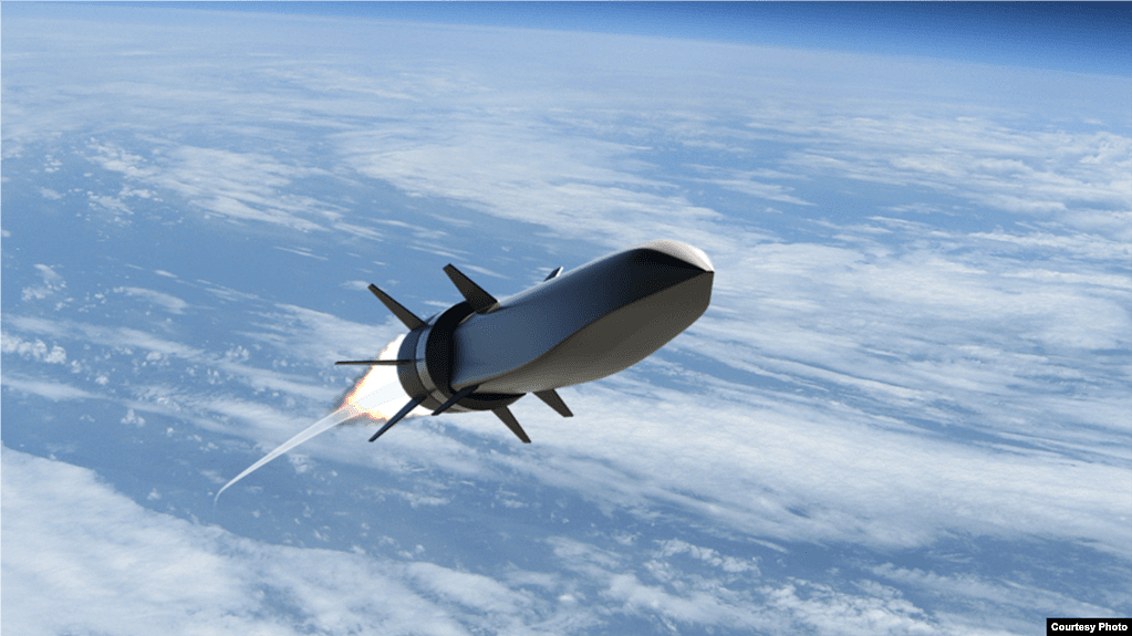 美国国防承包商雷神公司（Raytheon Technologies）和诺斯洛普∙格鲁曼公司（Northrop Grumman）公布的试验版超高音速导弹。