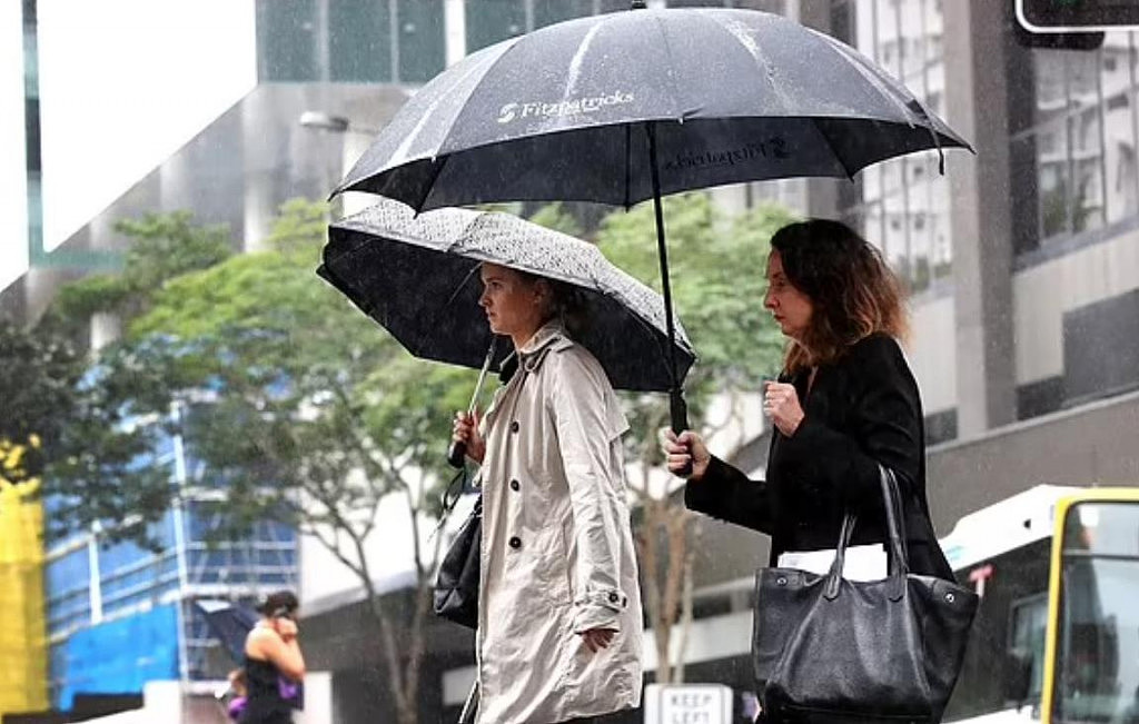 狂风暴雨席卷澳洲！多地将现危险巨浪，降雨恐持续至12月（组图） - 2