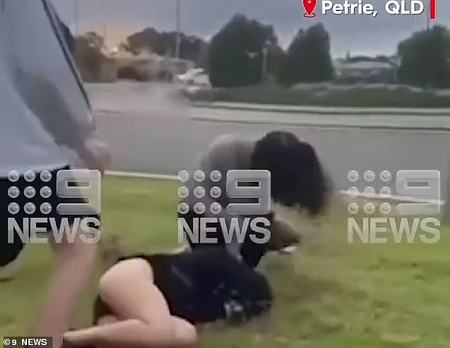 澳洲女生霸凌视频疯传！女孩被残忍殴打，头部遭疯狂踢踹（视频/组图） - 3