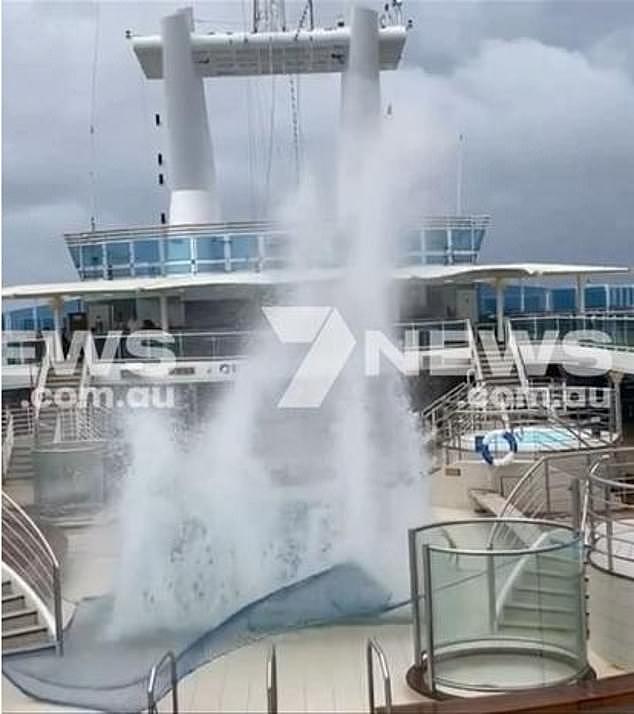 狂风巨浪侵袭澳洲东岸，载有千人邮轮被困海上，无法靠岸（视频/组图） - 3