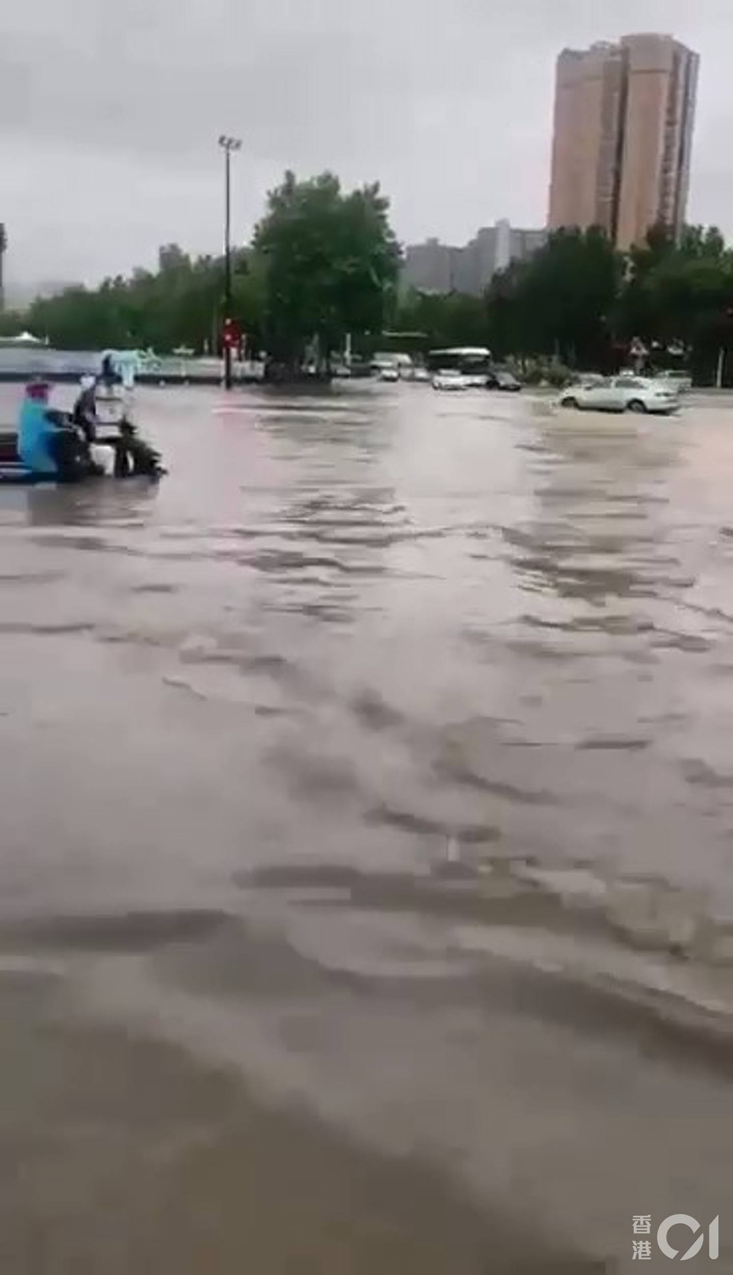瓢泼雨势再袭郑州。 （受访者提供）