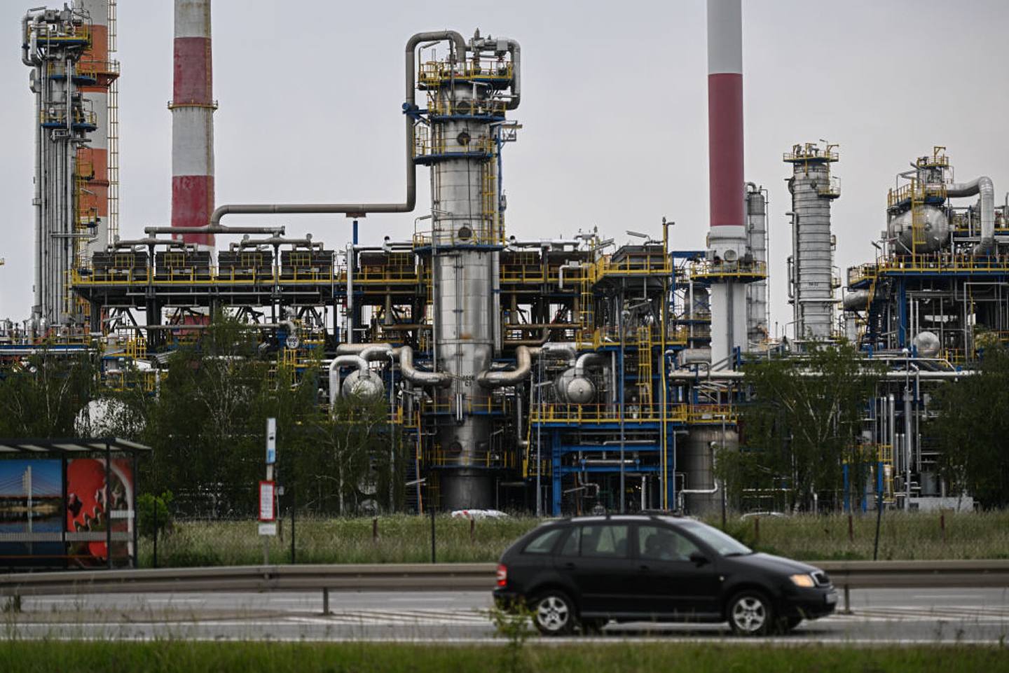 图为6月6日，波兰一间LOTOS的当炼油厂。 原油需经炼制才成为石油产品。 （Getty）