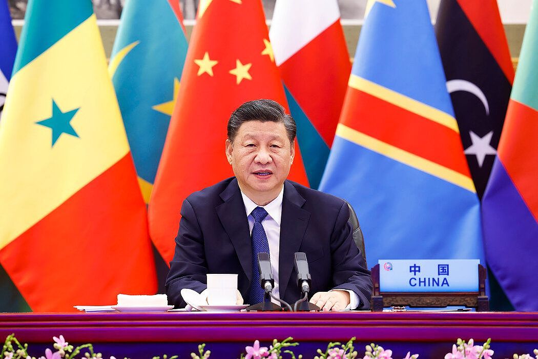 中国最高领导人习近平在去年11月的中非合作论坛上发表视频讲话。中国在非洲培植忠诚伙伴的行动是地缘政治大竞争的一部分。