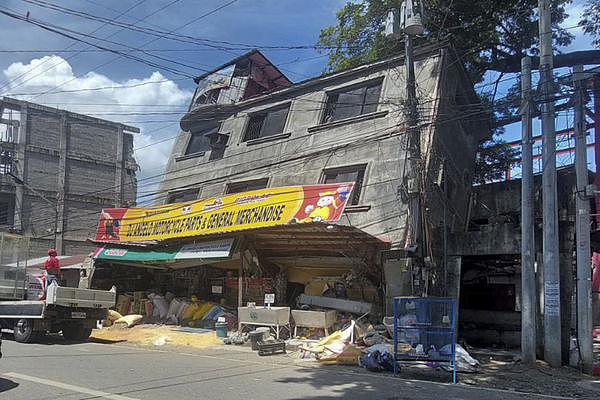 ▲▼ 菲律宾27日规模7.1地震灾情画面。 （图／达志影像／美联社）
