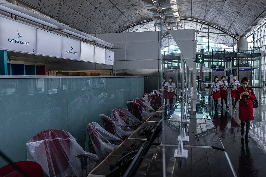 香港国泰航空旗下的国泰港龙航空于2020年停止运营，数千人失业。