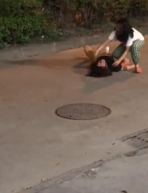 女子凌晨被男子当街暴打，女儿哭喊“快叫救护车”（视频/组图） - 5