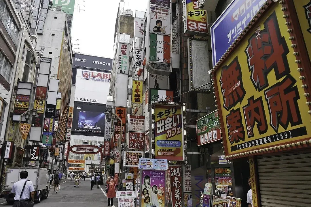 2014年8月1日，日本东京，歌舞伎町一番街街景。这里被誉为“日本第一欢乐街”。（IC photo 图）