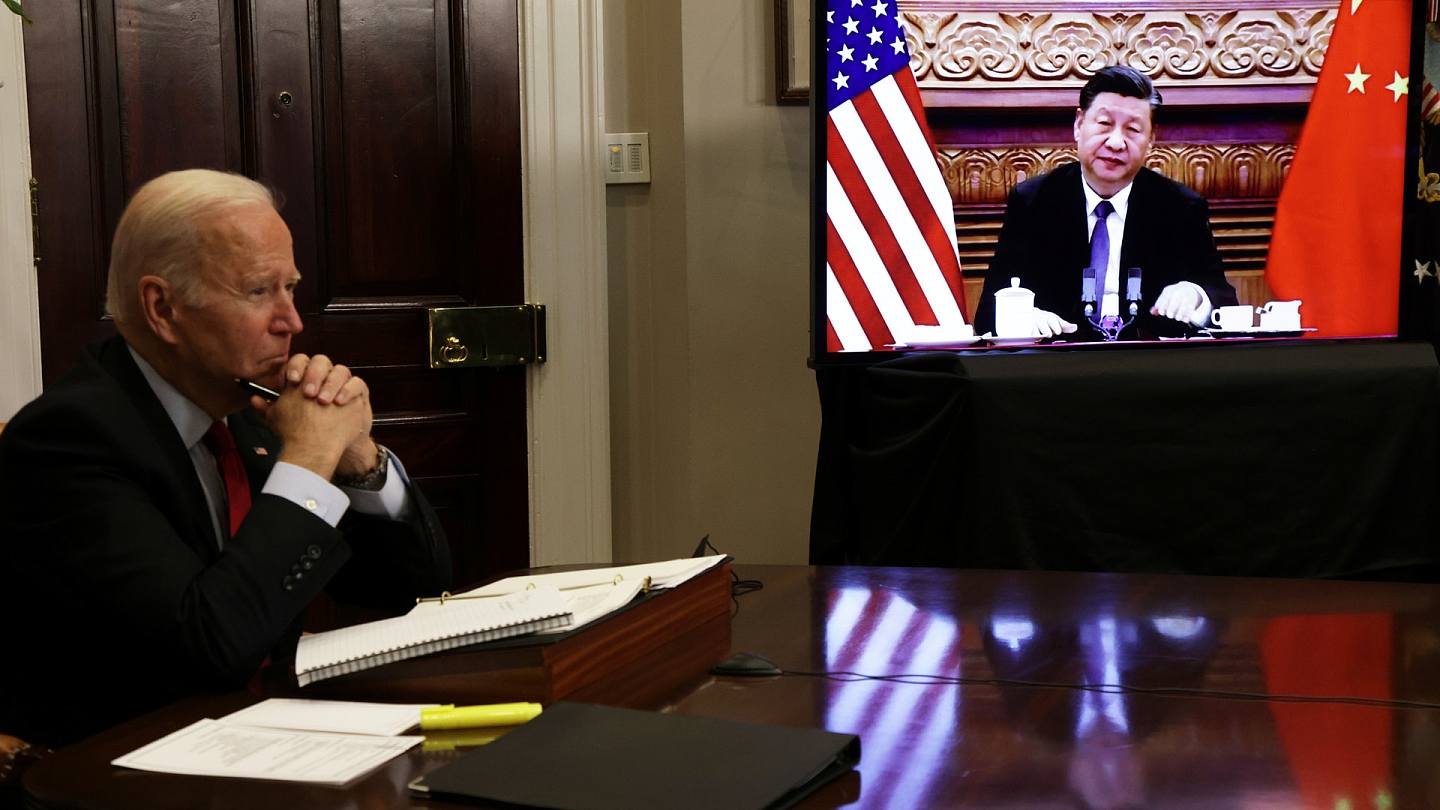 美国总统拜登于2021年11月15日在华盛顿特区的白宫罗斯福厅参加与国家主席习近平的视像会议。 （Getty Images）