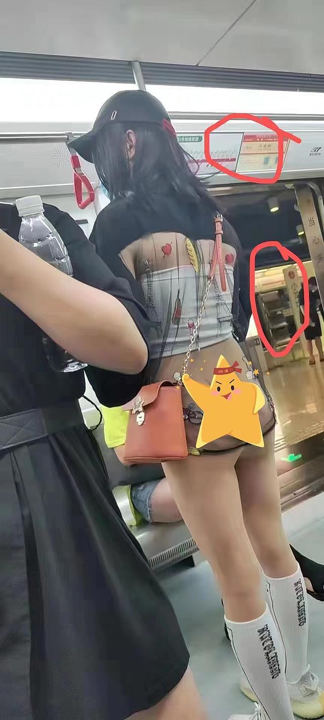 重庆地铁女孩穿着清凉，屁股蛋子一览无余，围观群众不断侧目！网友：天气热成这样了？（视频/组图） - 4
