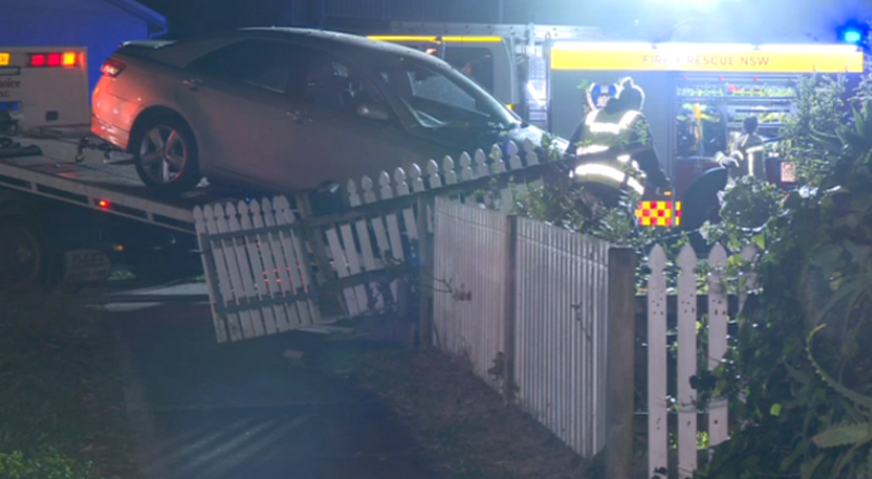 悉尼17岁P牌女司机冲破围栏，闯进民宅前院！所幸无人受伤（组图） - 4