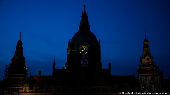 Deutschland Rathaus in Hannover im Dunkeln