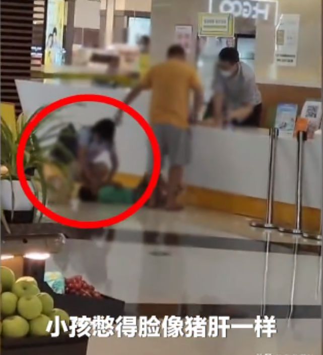 上海一女子餐厅多次踢踹孩子，掐脖子险致其窒息，原因令人无语（视频/图） - 5