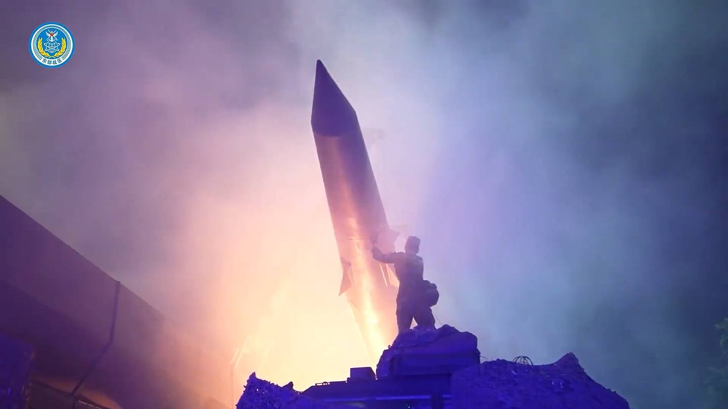 佩洛西拟访台，解放军东部战区发军演影片，竟出现神秘导弹（视频/组图） - 2