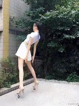 【爆笑】好像真的是只有女生才能这么坐妹子天生的被动技能，哈哈（组图） - 13