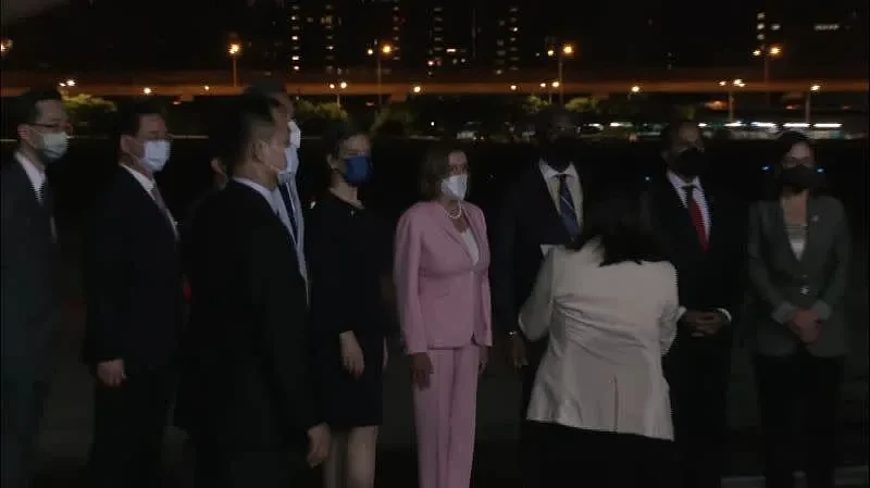 ▲美国众议院议长裴洛西正式抵达台湾。 （图／翻摄自外交部直播画面）