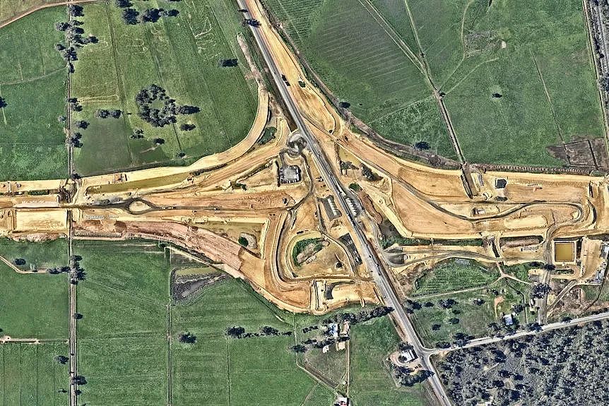 西澳耗资12.5亿澳元修建新公路，当地民众雨中抗议（组图） - 10