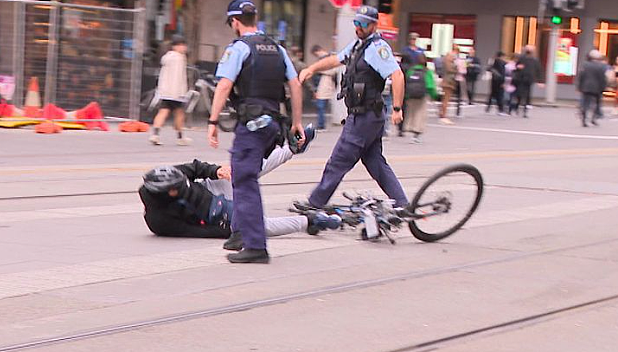 悉尼警方CBD严查非法电动自行车，违者罚款$700（组图） - 3