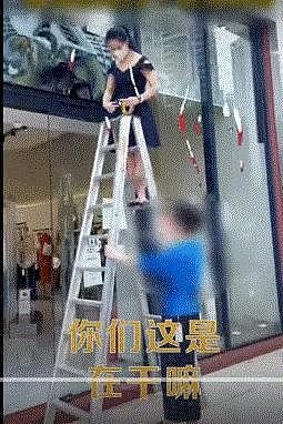 深圳一间开了20年的服装店，被迫遮出店名。 （视频截图）