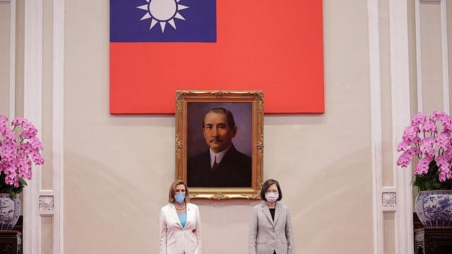 佩洛西（左）与蔡英文（右）在台湾总统府会晤（台湾总统府发放图片3/8/2022）