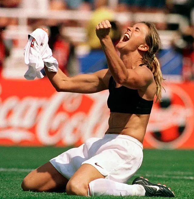23年前女足世界杯决赛上，查斯坦脱衣跪地庆祝