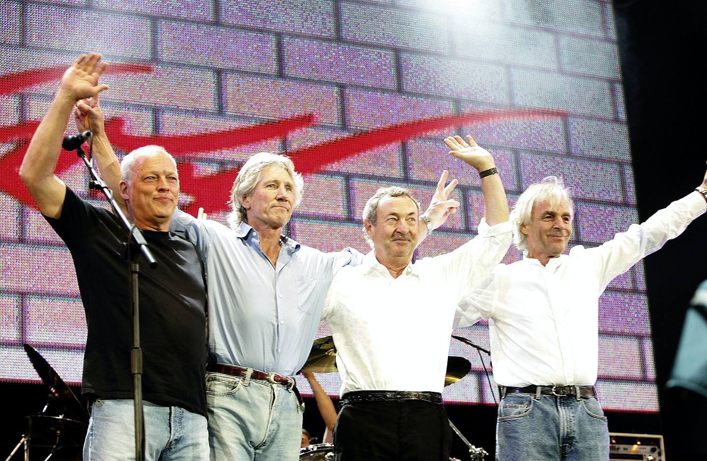 英國樂隊 Pink Floyd於2005年7月2日在英國倫敦海德公園的「Live 8 London」舞台上。（Getty Images）
