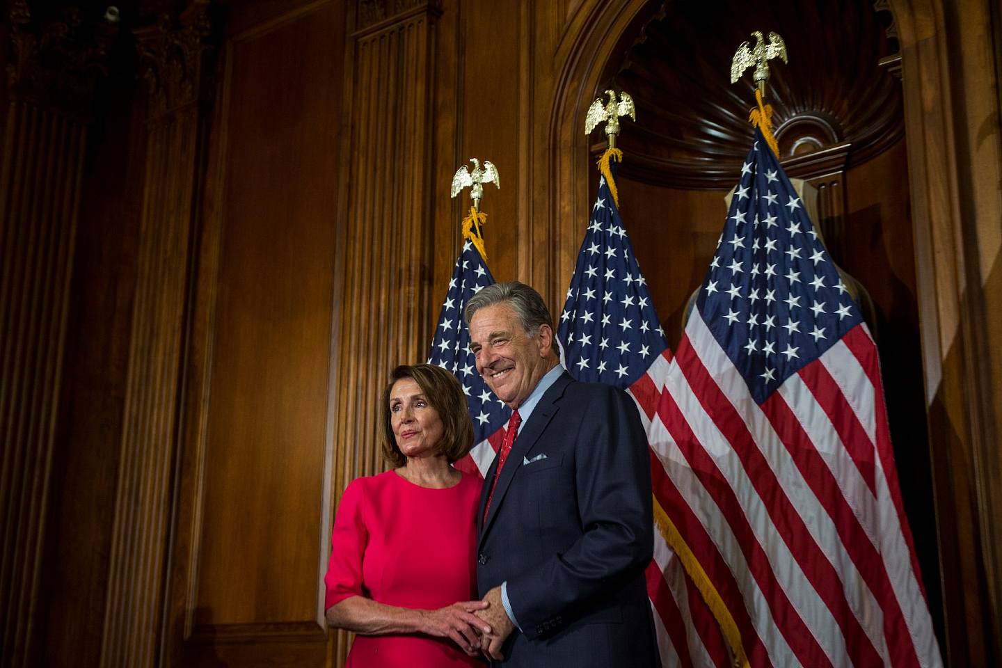 众议院议长佩洛西与她的丈夫保罗佩洛西于2019年1月3日在华盛顿特区的国会山合影。 （Getty Images）