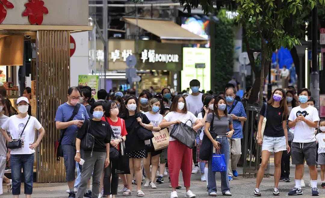 香港7日新增4274宗确诊，再多5名患者离世！专家：已有回落趋势（图） - 1