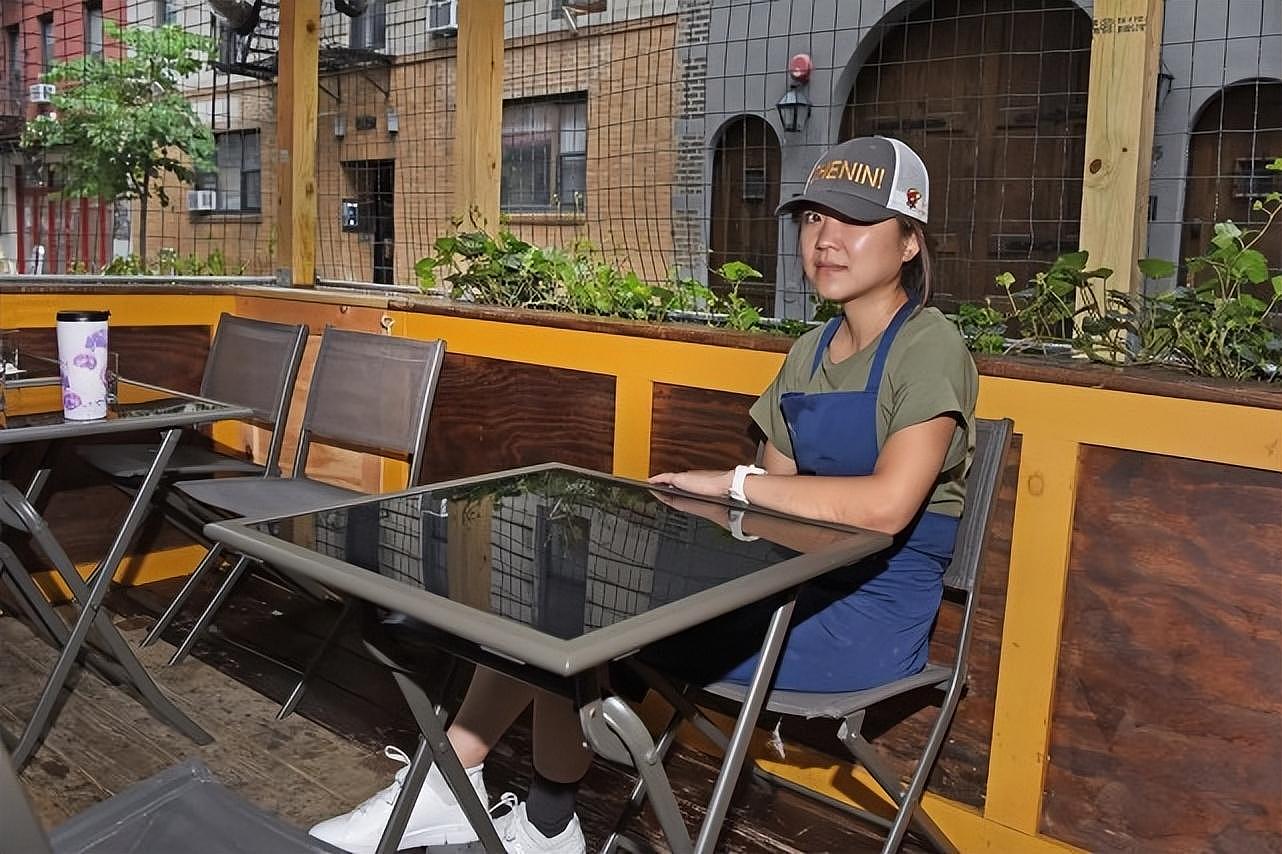 纽约户外餐棚被流浪者占据，不雅画面随处有，华人老板娘陷入两难（组图） - 3
