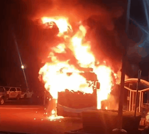 悉尼公交爆炸起火！目击者：大火喷涌而出，火光直冲云霄，乘客死里逃生（视频/组图） - 2