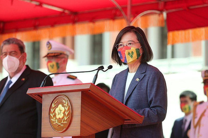 蔡英文总统8日致词欢迎友邦圣文森及格瑞那丁总理冈萨维斯率团访台。（台湾总统府提供）