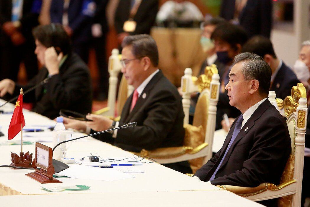 中国外交部长王毅周四在金边举行的东盟会议上。他取消了与日本外长举行双边会晤的计划。