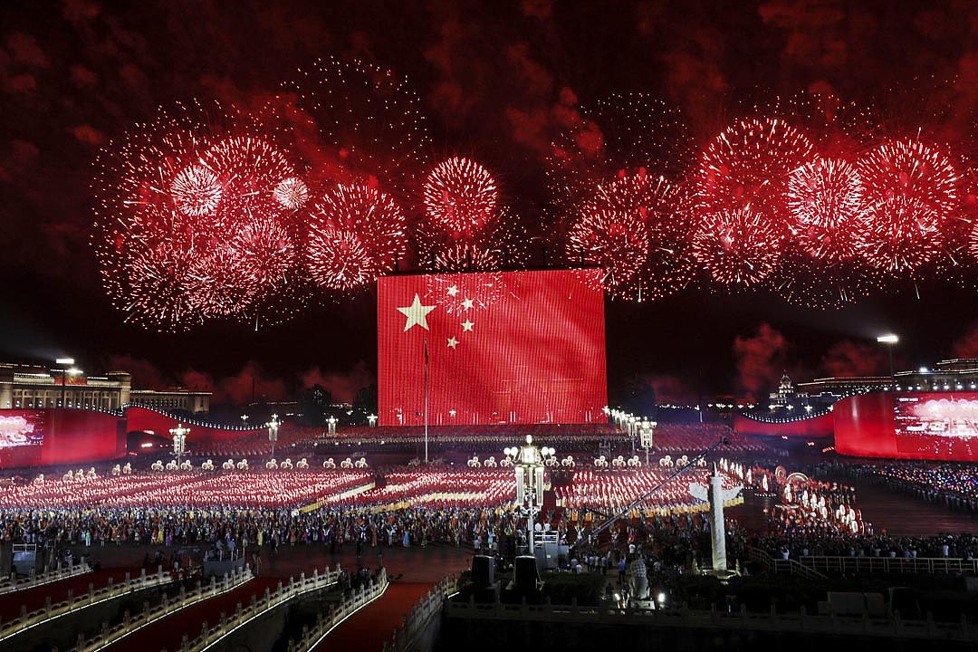 2019年10月1日，北京天安门广场举行的盛大晚会和烟花表演，以庆祝中华人民共和国成立70周年。