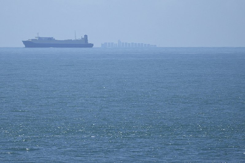 船只在5日航行于台湾海峡。 美联社