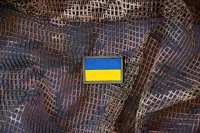 乌克兰妇女给前线士兵发送性感裸照来鼓舞士气（组图） - 1
