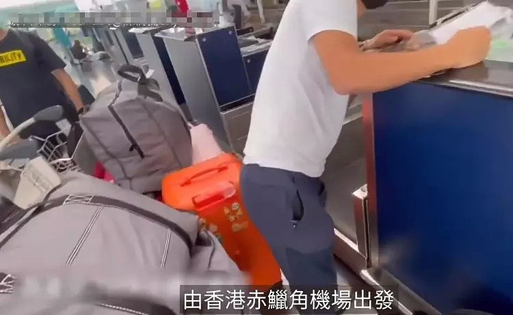 40岁女星举家移民海外！在机场拿近10个行李箱，长辈含泪送别（组图） - 4