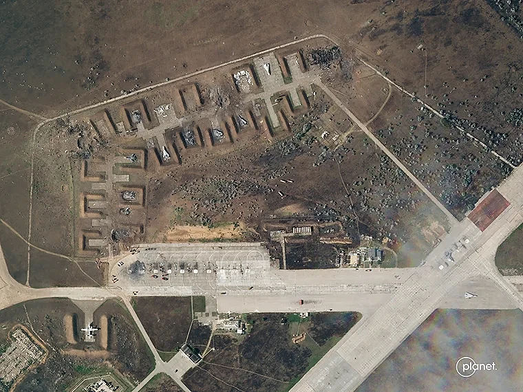 卫星图像曝光！克里米亚俄空军基地爆炸7架飞机被毁