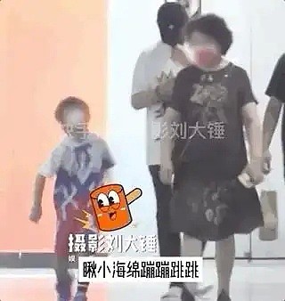 黄晓明携母亲儿子外出，小海绵大摇大摆心情好，不受父母离婚影响（组图） - 6