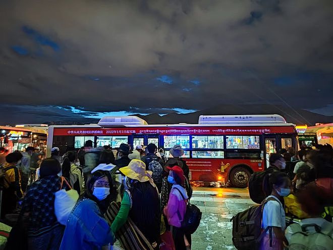 两极化！大批游客逃离新疆西藏，又有大批游客涌入云南版纳（组图） - 14