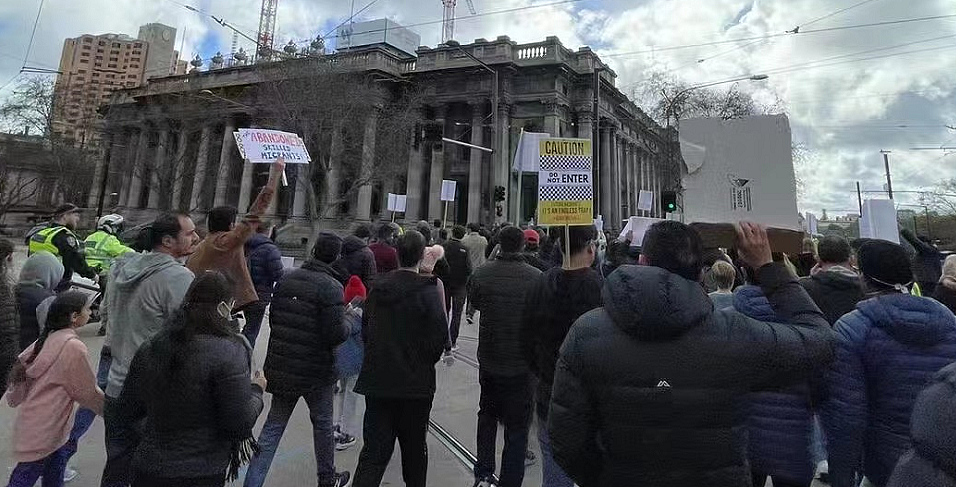 上百移民在澳洲街头游行，吁移民局尽快下签！华女：苦等2年还没结果（视频/组图） - 7