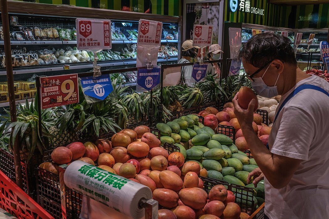 台北的一家超市。 中国已禁止从台湾进口多种食品，包括最近的柑橘类水果禁令。