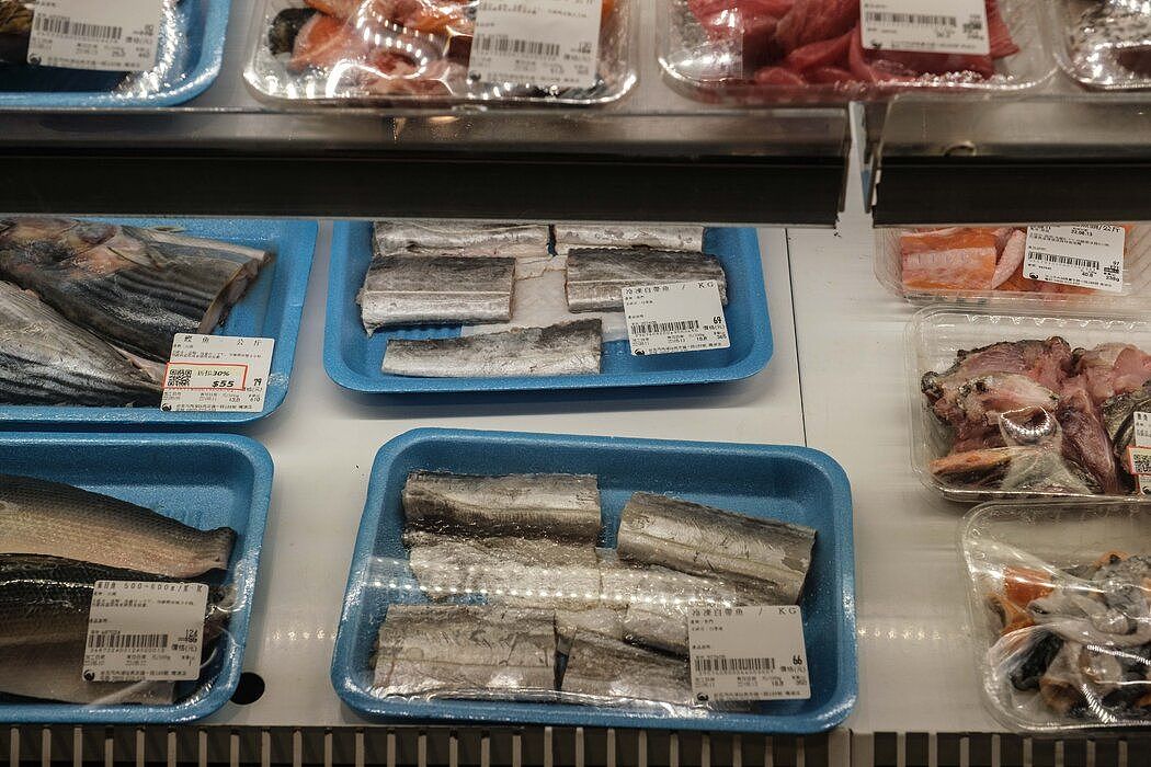 台北一家超市的白带鱼和其他鱼。
