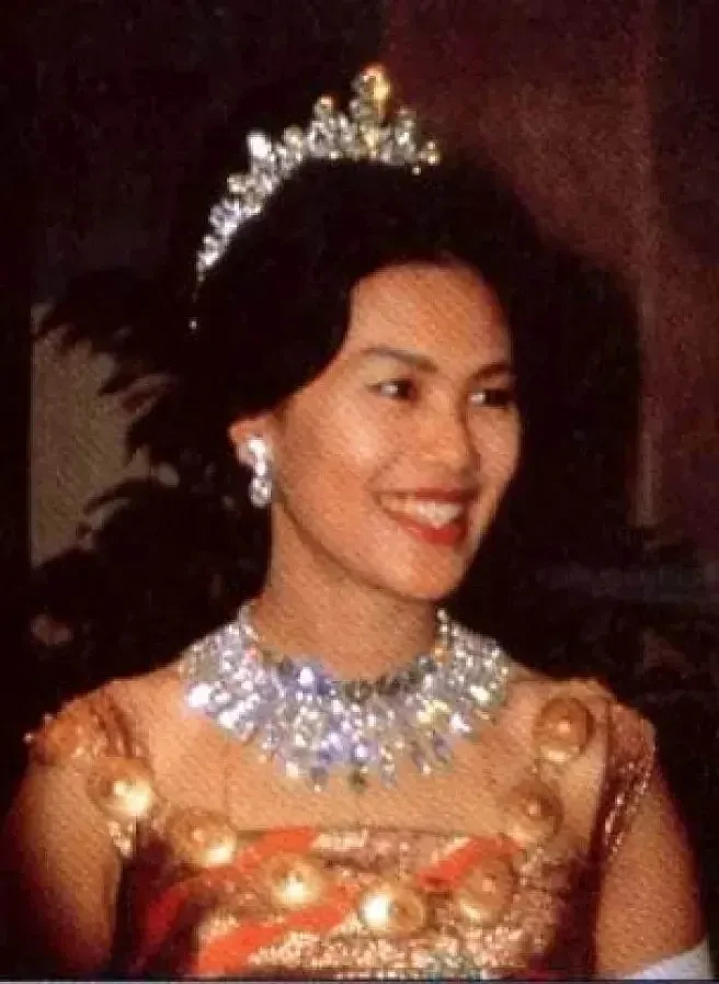 泰国王太后90大寿：和国王反目比《甄嬛传》狗血，年轻时大牌珠宝成堆…（组图） - 26