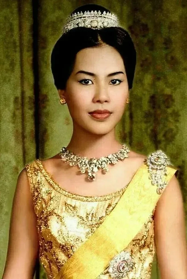 泰国王太后90大寿：和国王反目比《甄嬛传》狗血，年轻时大牌珠宝成堆…（组图） - 27
