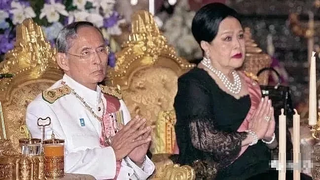 泰国王太后90大寿：和国王反目比《甄嬛传》狗血，年轻时大牌珠宝成堆…（组图） - 43