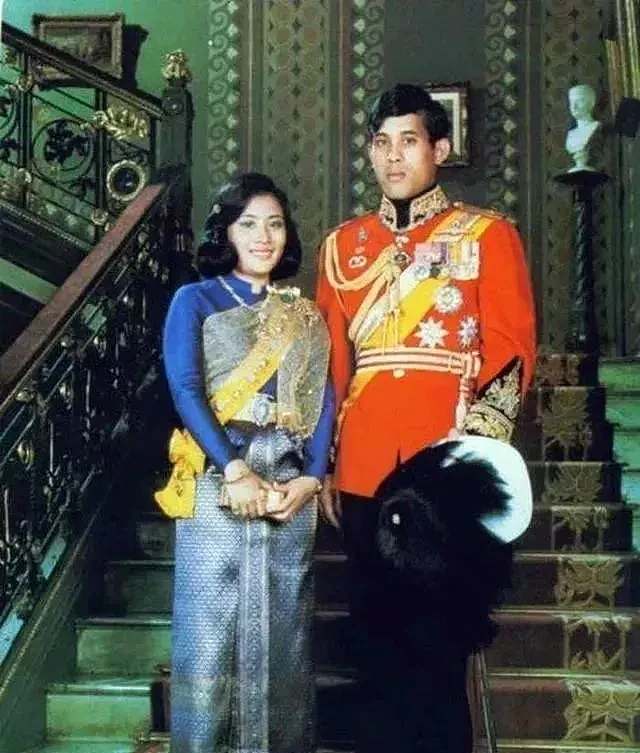 泰国王太后90大寿：和国王反目比《甄嬛传》狗血，年轻时大牌珠宝成堆…（组图） - 49