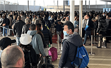 悉尼机场陷入混乱！安检队伍150米，乘客等2小时