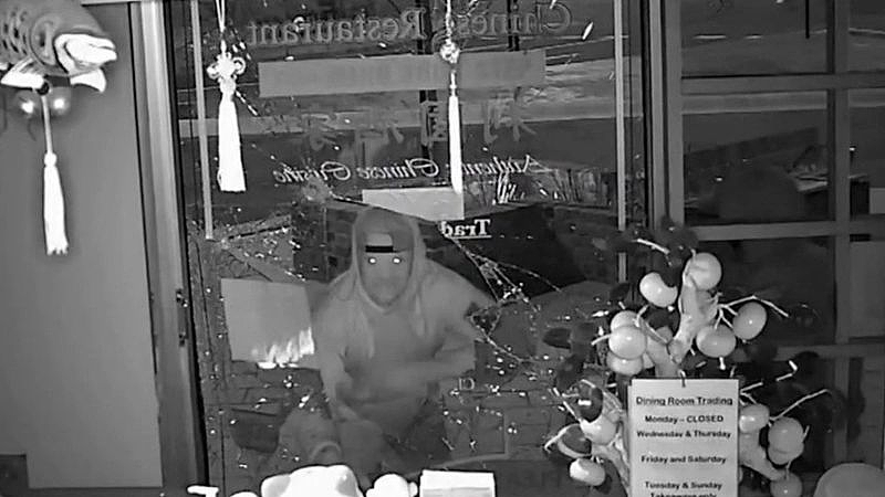 维州餐馆遭贼手：小偷破门而入，搬起收银机就跑！店家损失约$2000（视频/组图） - 3