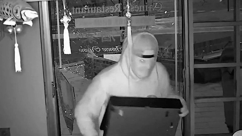 维州餐馆遭贼手：小偷破门而入，搬起收银机就跑！店家损失约$2000（视频/组图） - 2