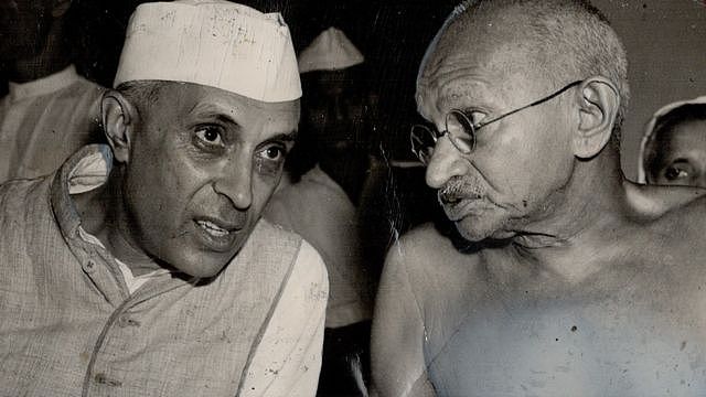 1940年代的印度独立运动领袖甘地（右）和尼赫鲁