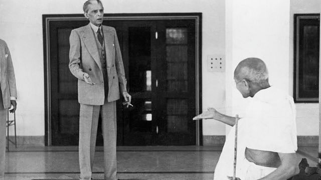 1939年甘地和真纳在后者住家外争论